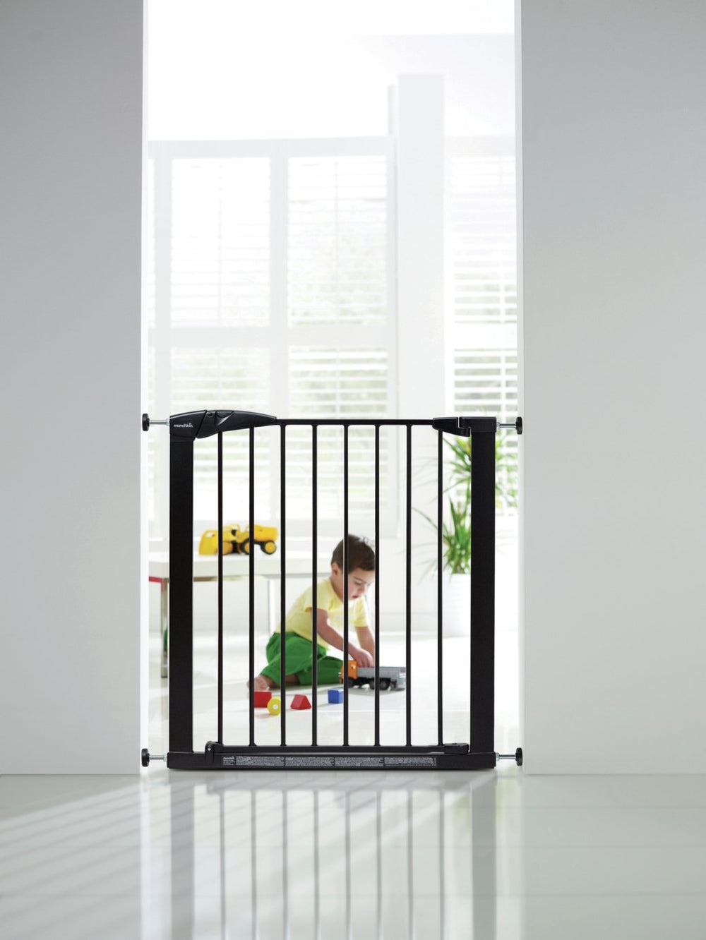 Munchkin Lindam Maxi Safety Gate Black 17800863